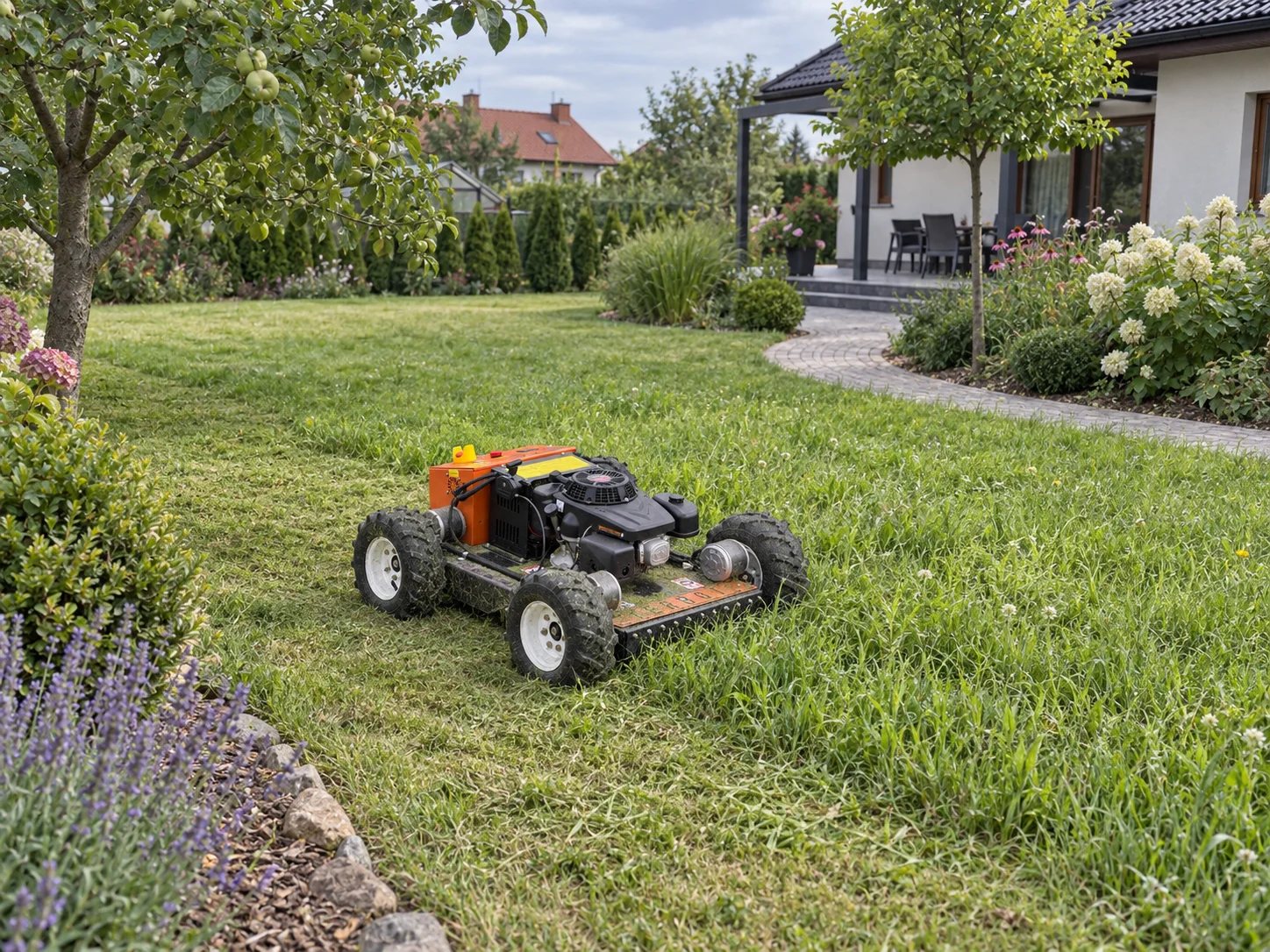Kosiarka zdalnie sterowana TERBOT M55 Mini podczas koszenia ogrodu i prywatnej posesji